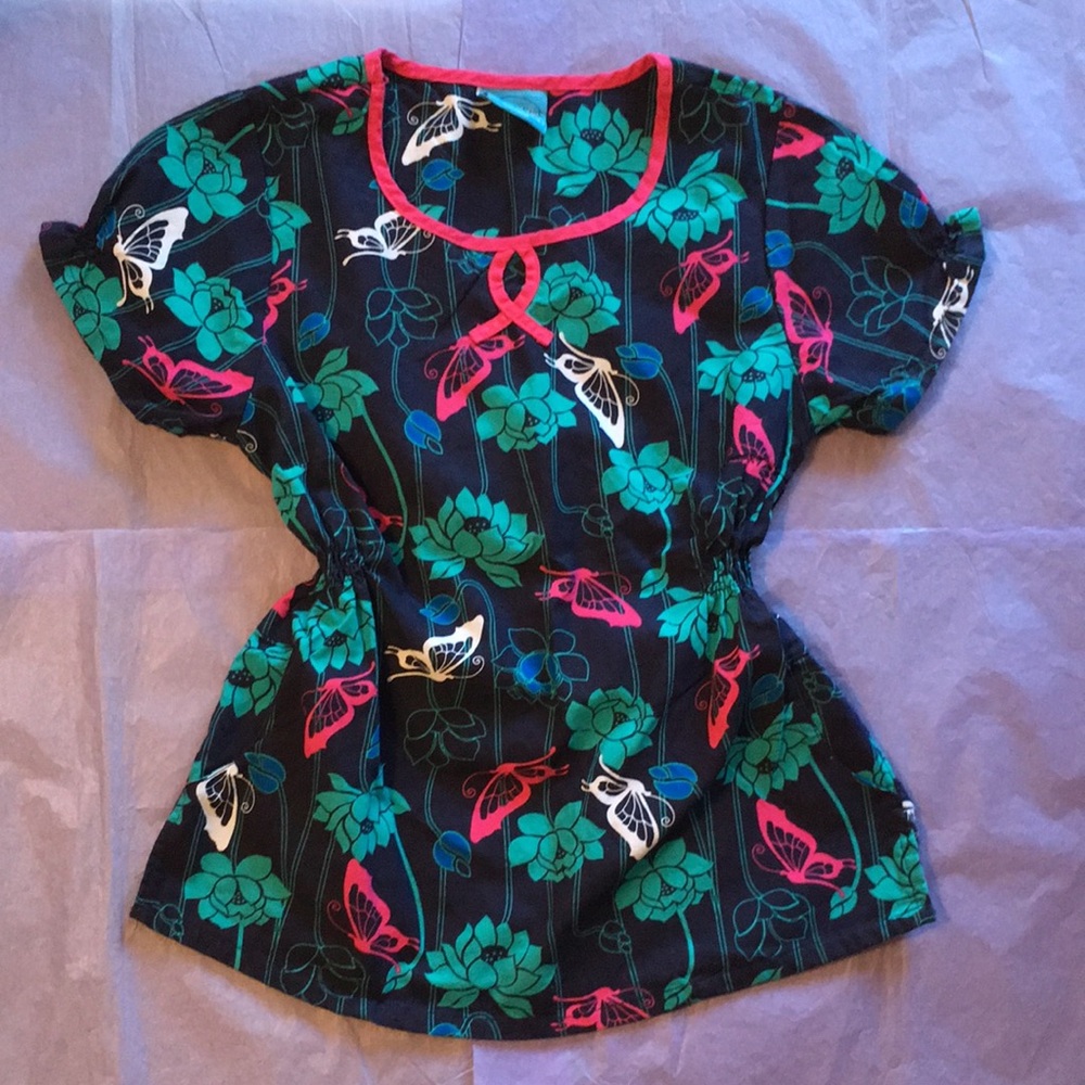 The Scrub Co. Butterflies Lotus Floral Pink Ribbon Scrub Top Size Small